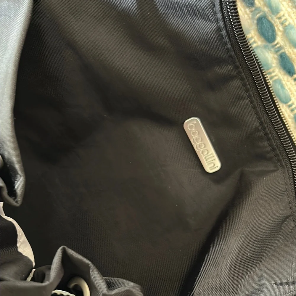 Baggallini Black Shoulder Bag with Adjustable Strap and Silver Hardware - Picture 4 of 11